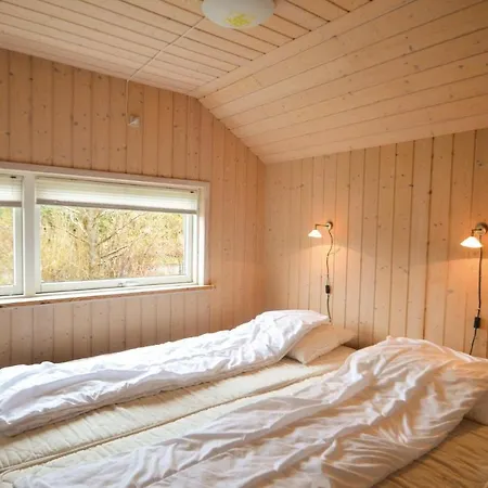 בית נופש Stunning Home In Vaeggerlose With Sauna Bøtø By